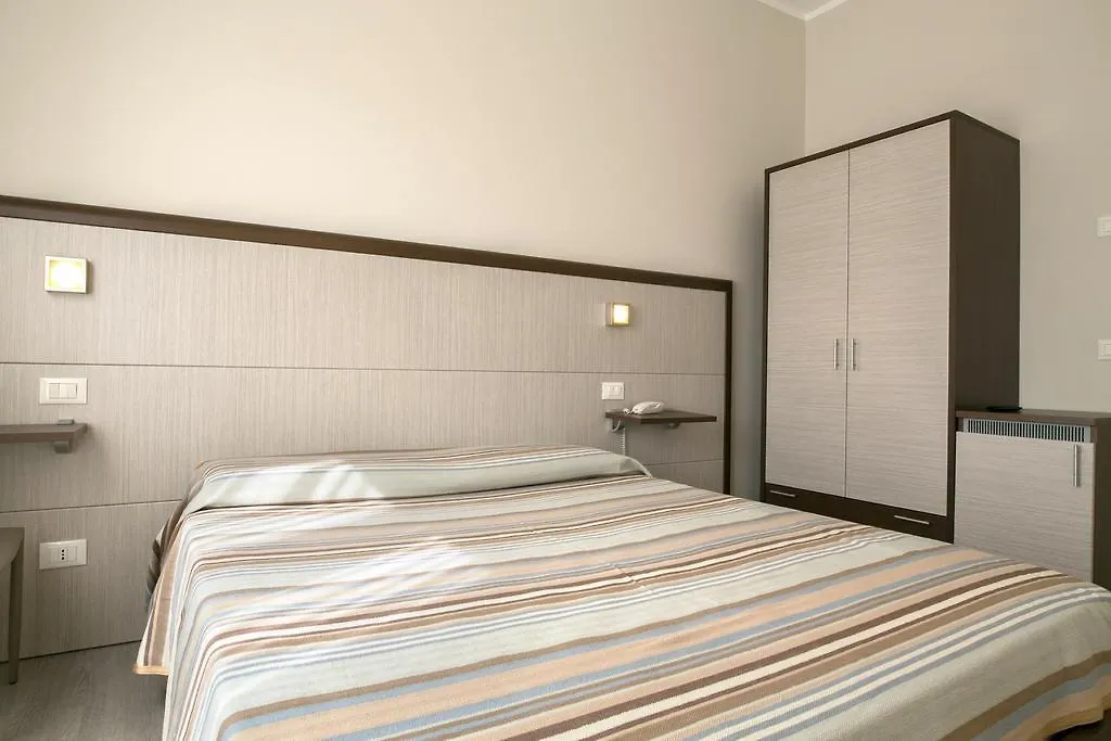 Hotel Olimpia Sirmione 2*,  Italy