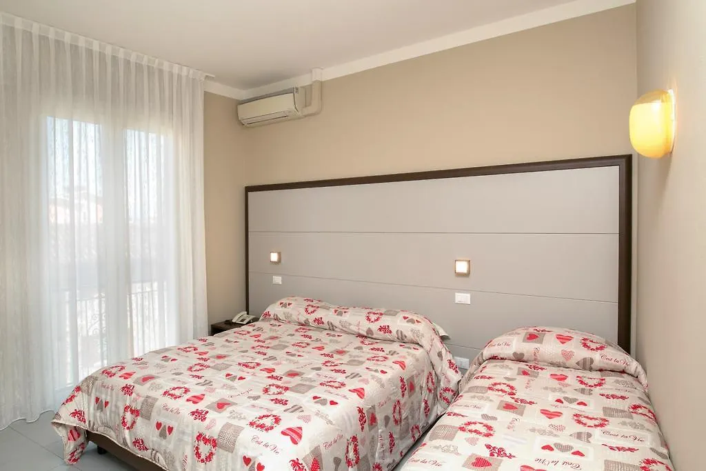Hotel Olimpia Sirmione 2*,  Italy